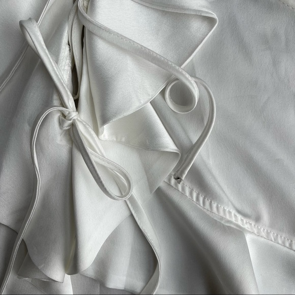 Silky Blouse || size L fits like a M - Picture 5 of 7